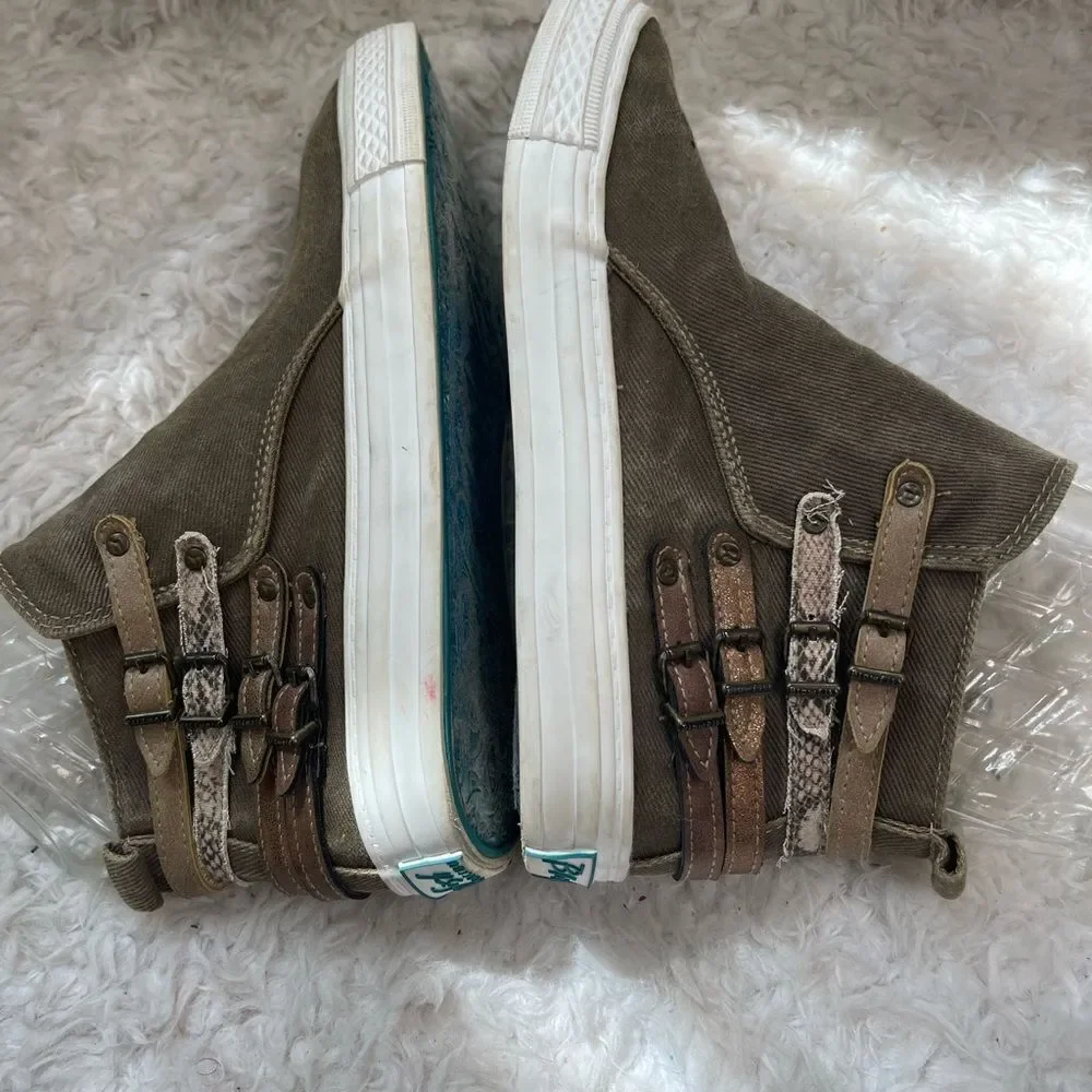 Blowfish canvas olive green ankle boots with side zipper size 7